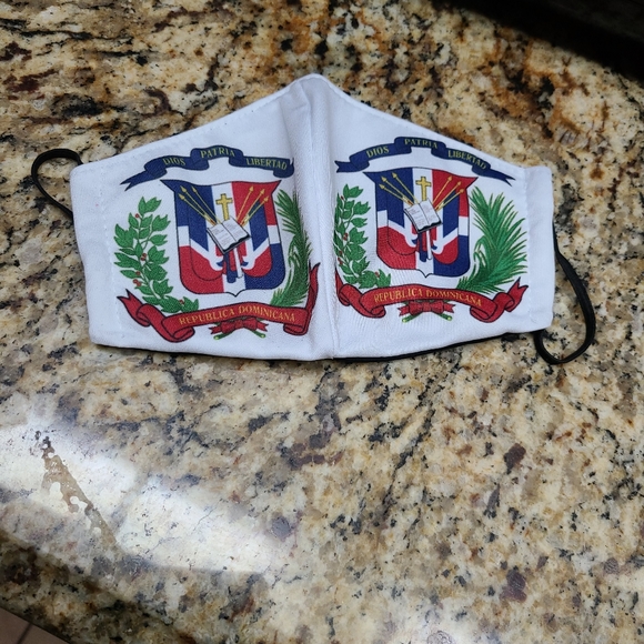 NWT Dominican Republic Mask - Picture 5 of 9